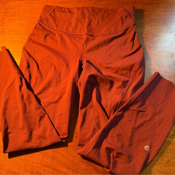 Lululemon Base pace in rich maroon- great condition size 8 - Picture 2 of 6